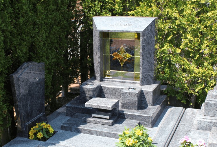 ステンドグラス墓石