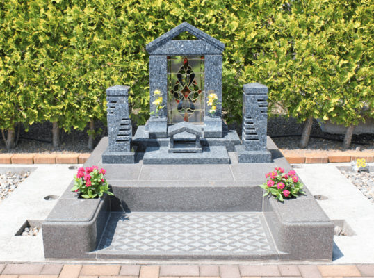 ステンドグラスのお墓